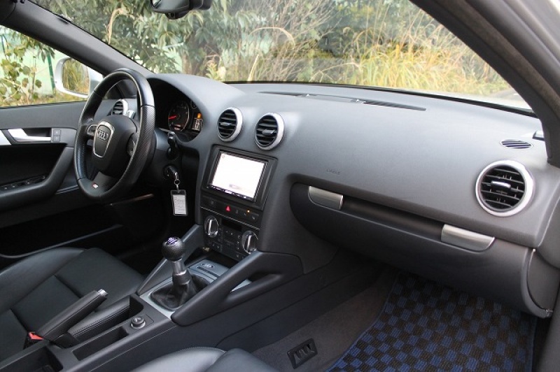 アウディ A3スポーツバック 2.0TFSI S-lineパッケージ 新並 左H 中古車