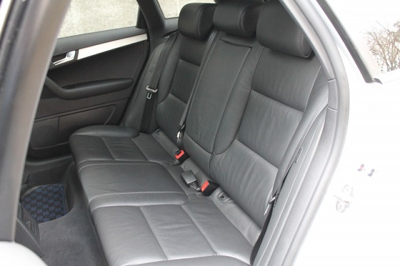 アウディ A3スポーツバック 2.0TFSI S-lineパッケージ 新並 左H 中古車